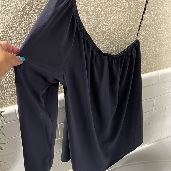 Bobeou NEW with tags One shoulder blouse . Dark Gray Size M - Picture 4 of 6